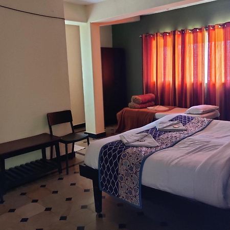 Hotel Caveri Comfort Inn Мадикери Экстерьер фото