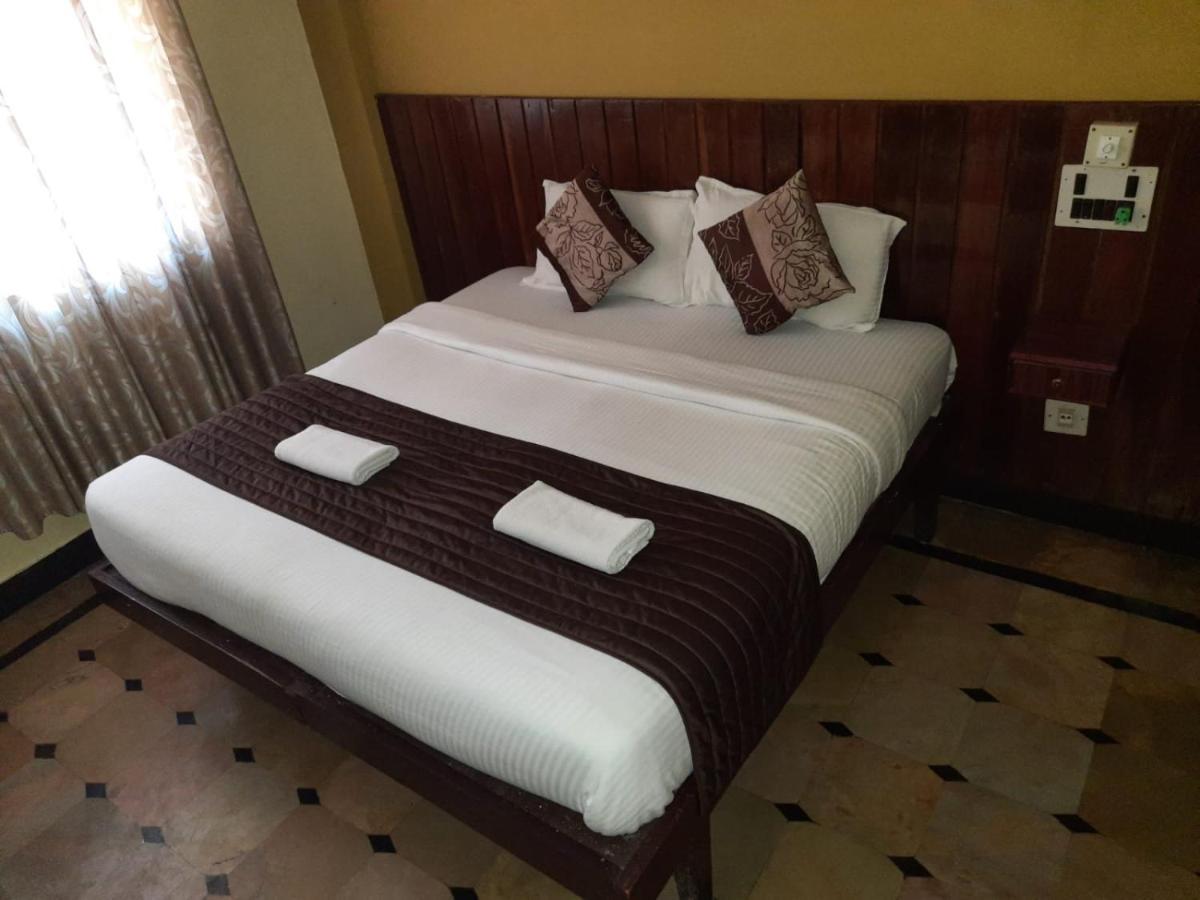 Hotel Caveri Comfort Inn Мадикери Экстерьер фото